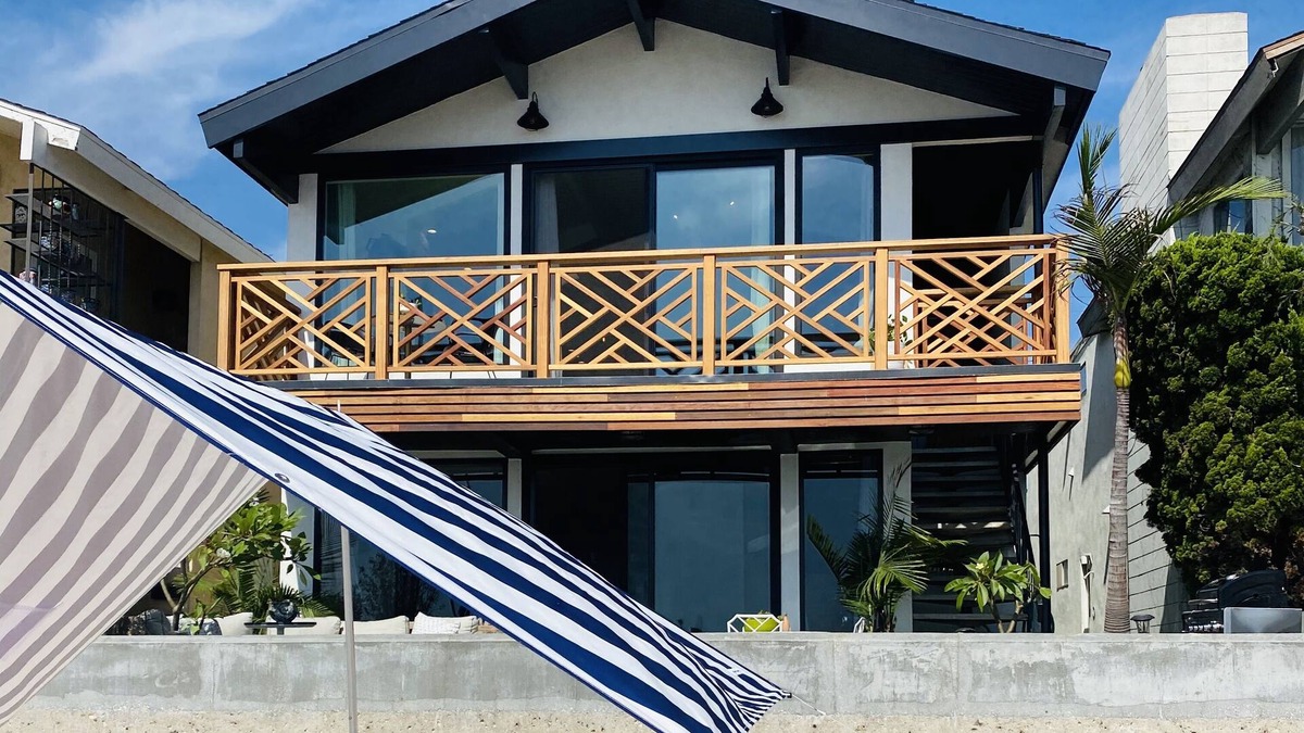 Balboa Island House | South Bayfront Home with Patio and Rooftop