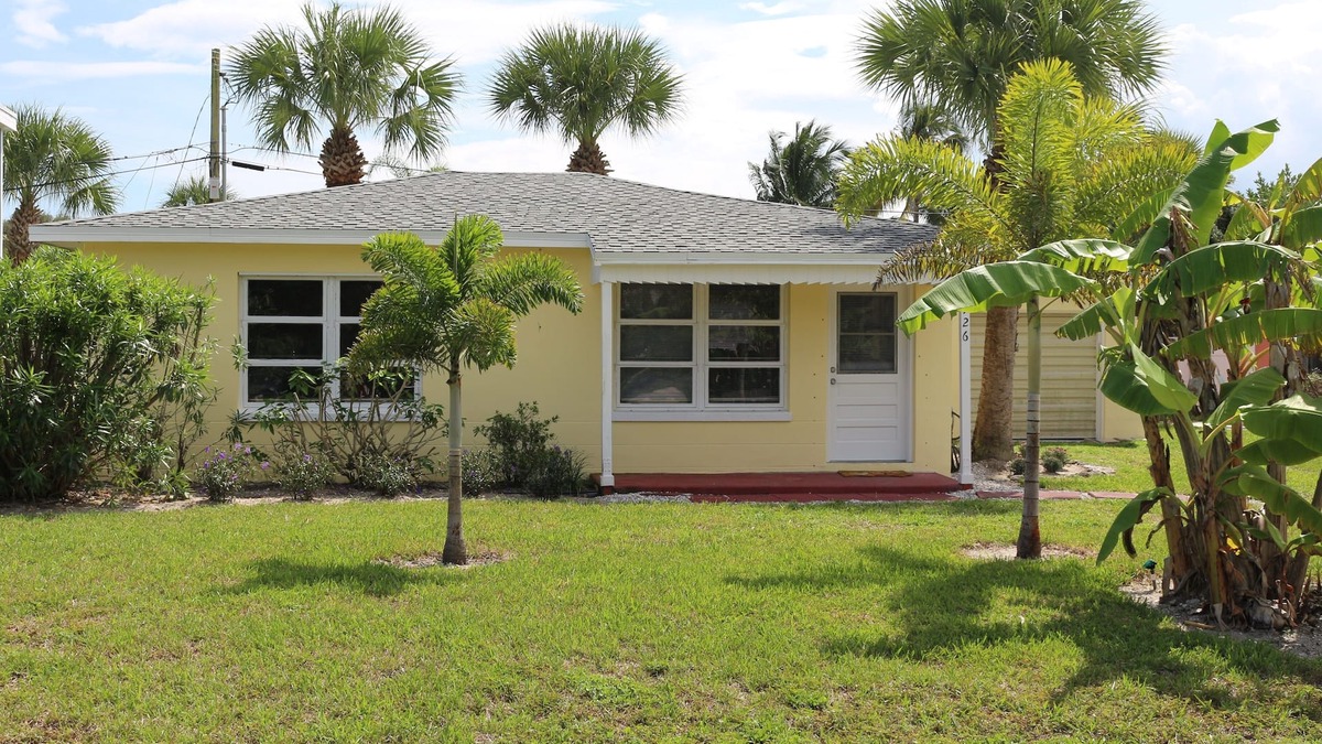 Vero Beach House | SOUTH BEACH & PARK Just Steps Away STARFISH COTTAGE Cute Cozy Vero Beach