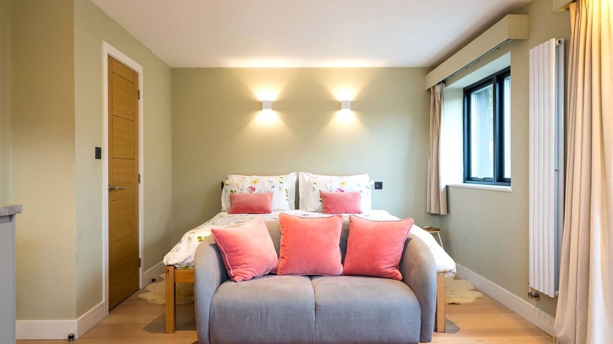 Meads Apartment | South Downs Studio - bijou hikers hideaway