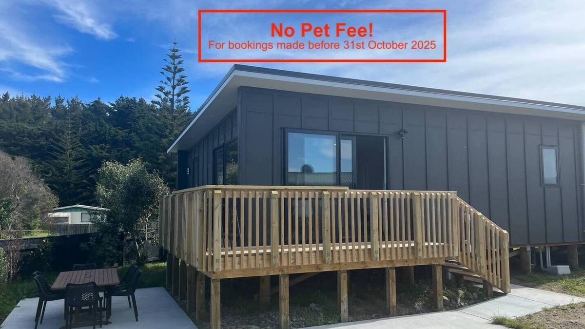 Waitarere Beach House | South End Sanctuary, 250m from forest & beach entrance. Pet Friendly!nn