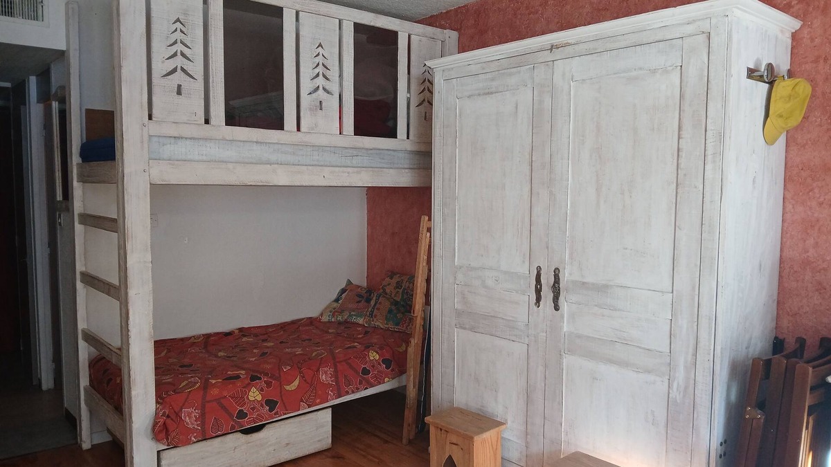 Aiguilles Apartment | South-facing 32m2 studio in the village of Aiguilles in the heart of the Queyras.