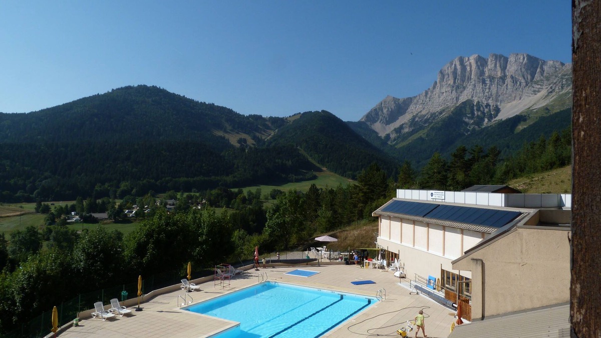 Gresse-en-Vercors Apartment | South-facing apartment overlooking the mountains. Nearby swimming pool and ski slopes