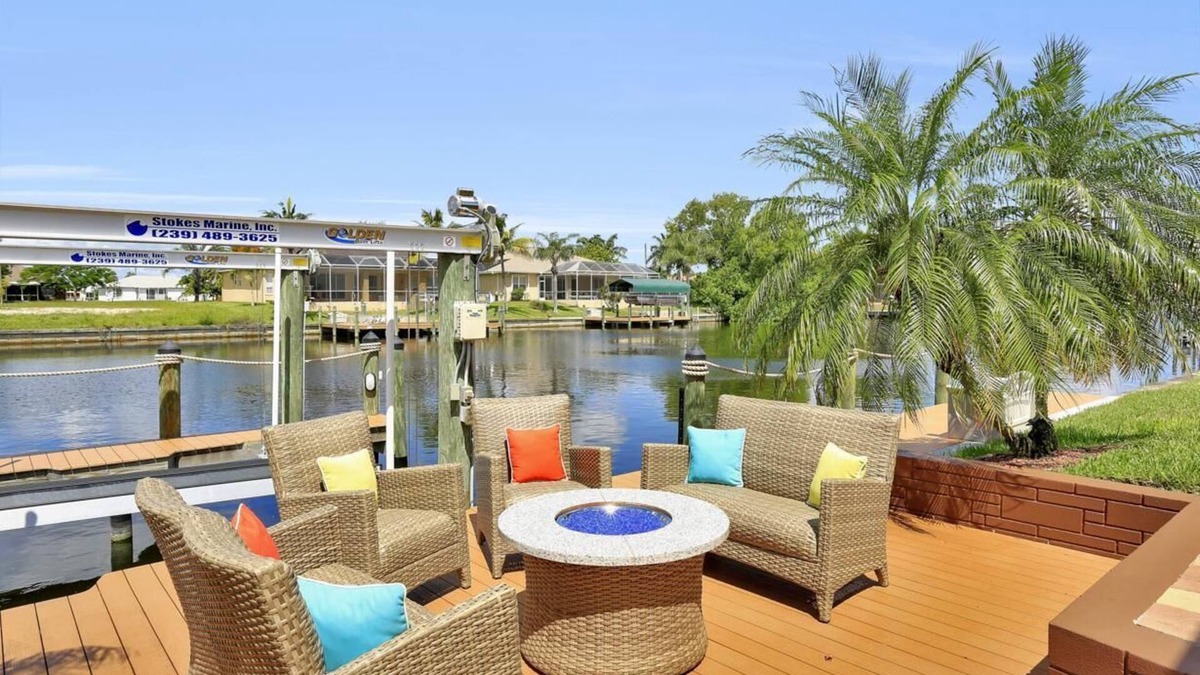 Pelican House | South Facing Utmost Luxury Direct Gulf Access With Pool & Dock