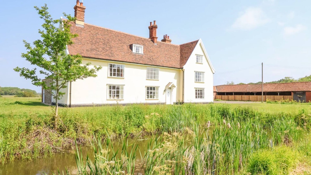 Sibton Cottage | SOUTH GRANGE HOUSE - SLEEP 16, pet friendly, with hot tub in Sibton