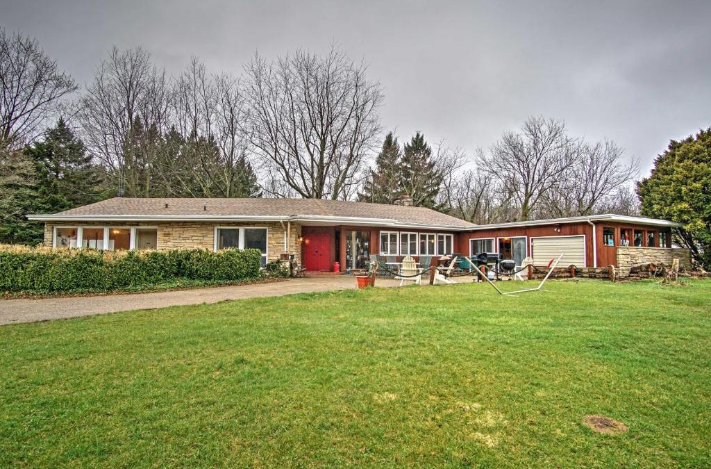 South Haven House | South Haven Home about 1 Mi to Lake Michigan!