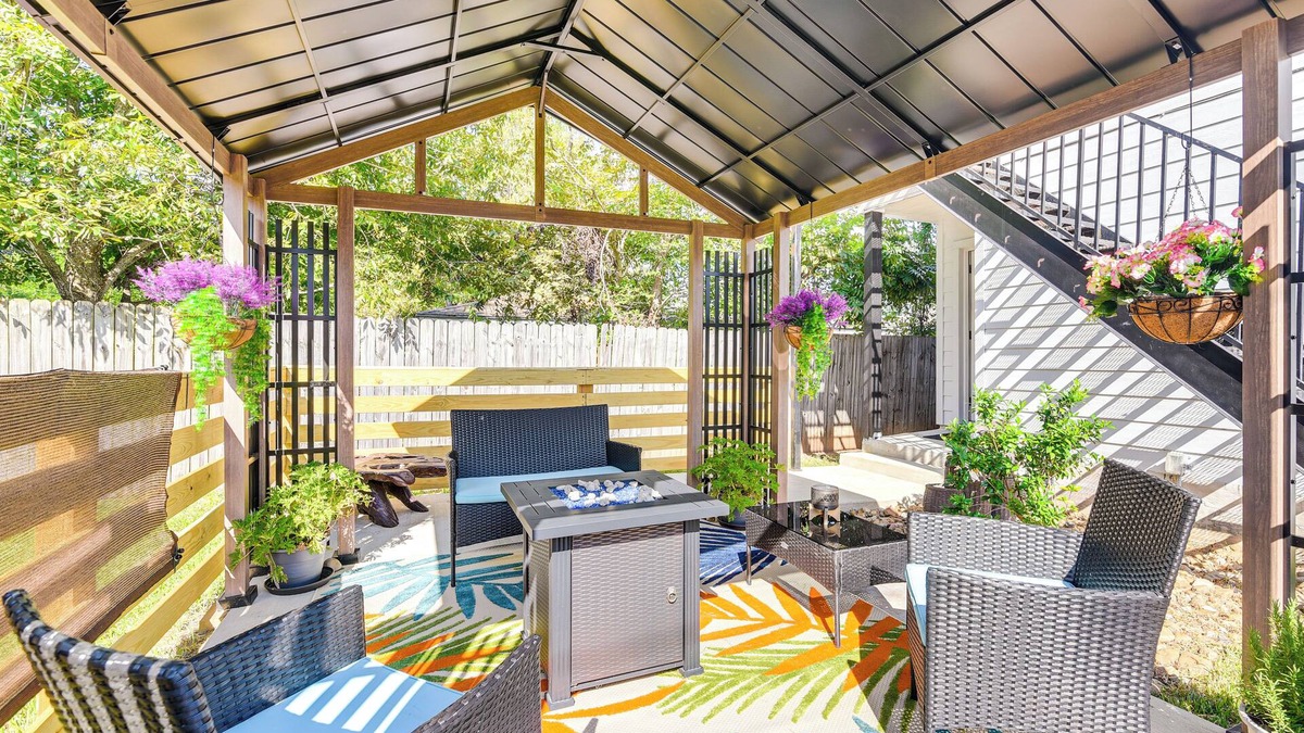 South Houston House | South Houston Townhome w/Patio & Gas Grill!