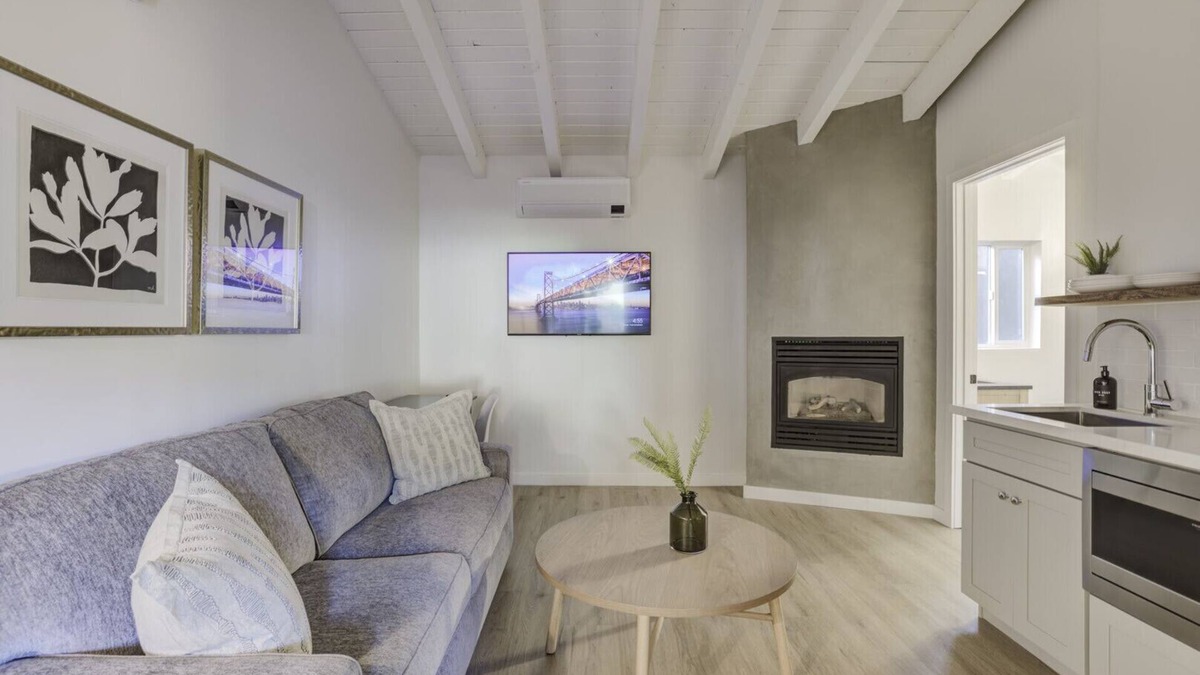 Lakeside Park Apartment | South Lake Chalet #5-New Boutique Suite-Minutes to Heavenly & Lake Tahoe