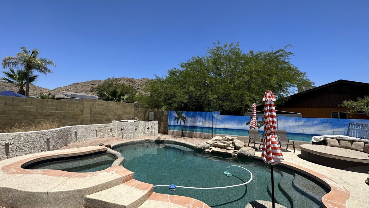 Desert Foothills Estates House | South Mountain-FREE HEATED Pool and Hot Tub Walk to trails & park.