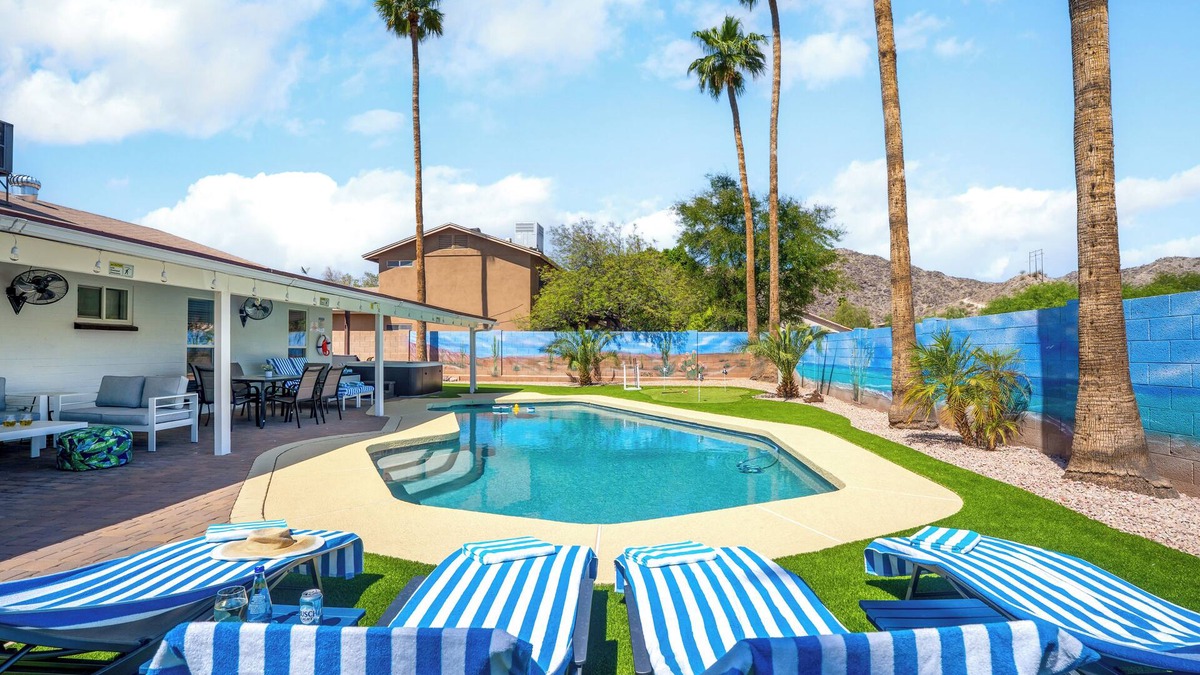 Desert Foothills Estates House | South Mountain FREE HEATED Pool and Hot Tub walk to trails & park. NEW