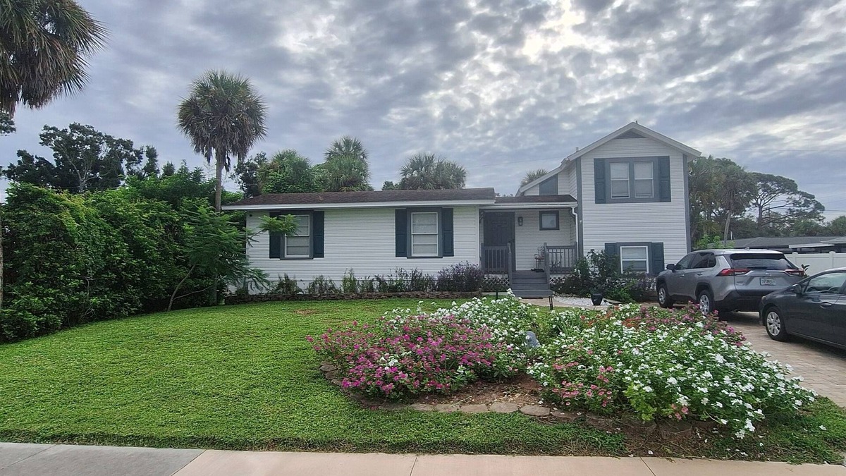 Venice Gardens House | South Venice Cottage