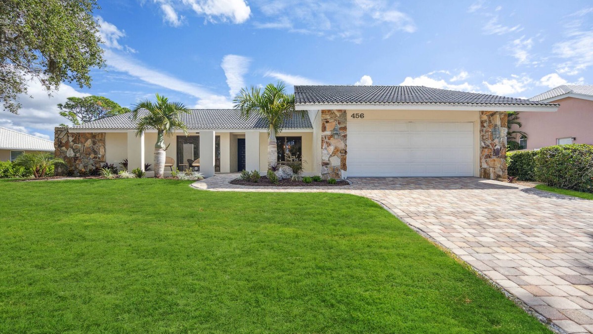 Osprey House | Southbay Yacht and Racquet Club Retreat close to Casey Key and Nokomis Beach