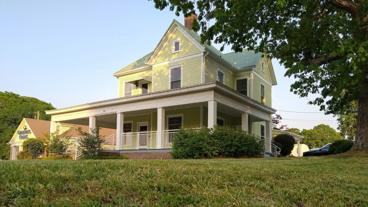 Winder Apartment | Southern Comfort 8 Bedroom, 4 1/2 bthr