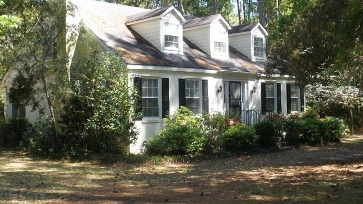 Beaufort House | Southern Comfort: Lowcountry Charm with Extraordinary Marsh Views and Sunsets