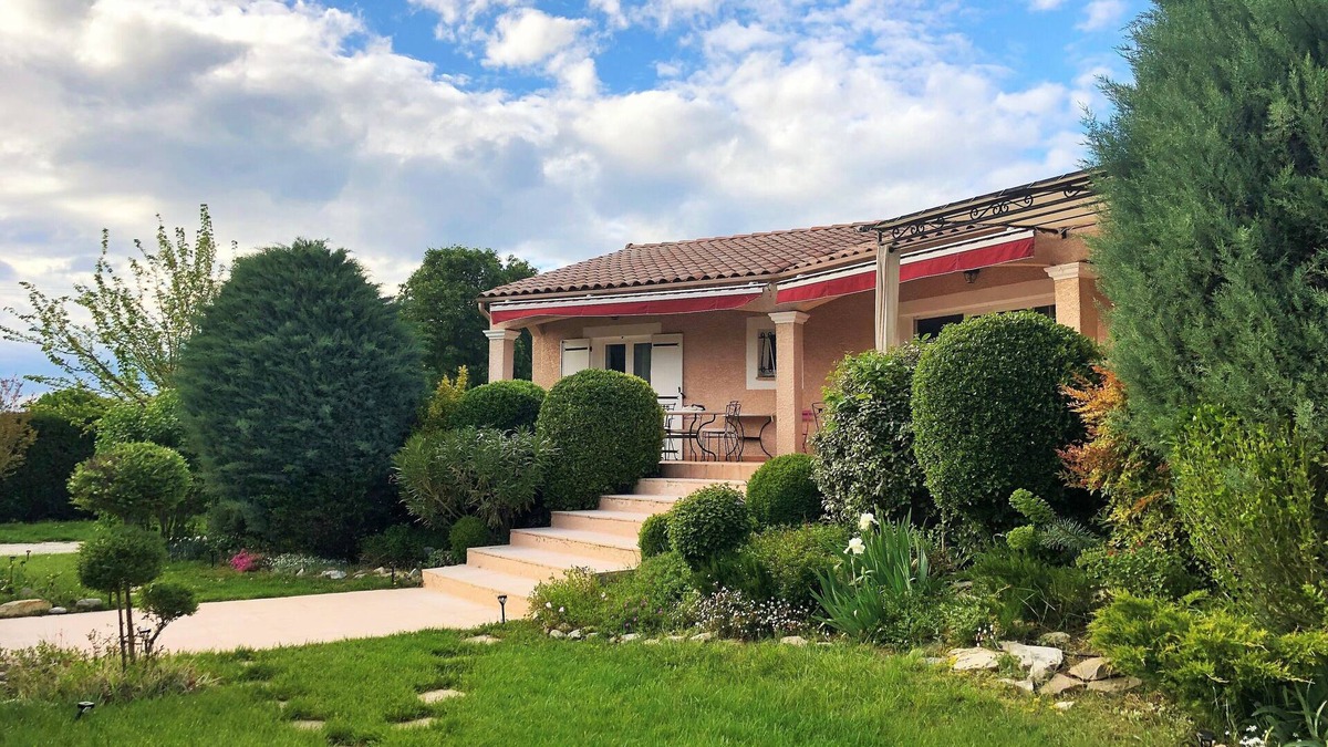 Logrian-Florian House | Southern Cypresses: south-facing holidays, between sea and mountains