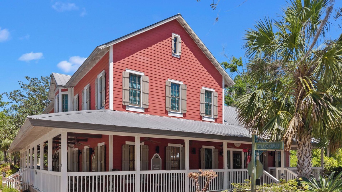 Steinhatchee Cabin | Southern Pines- Sleeps 18 with community pool and docks