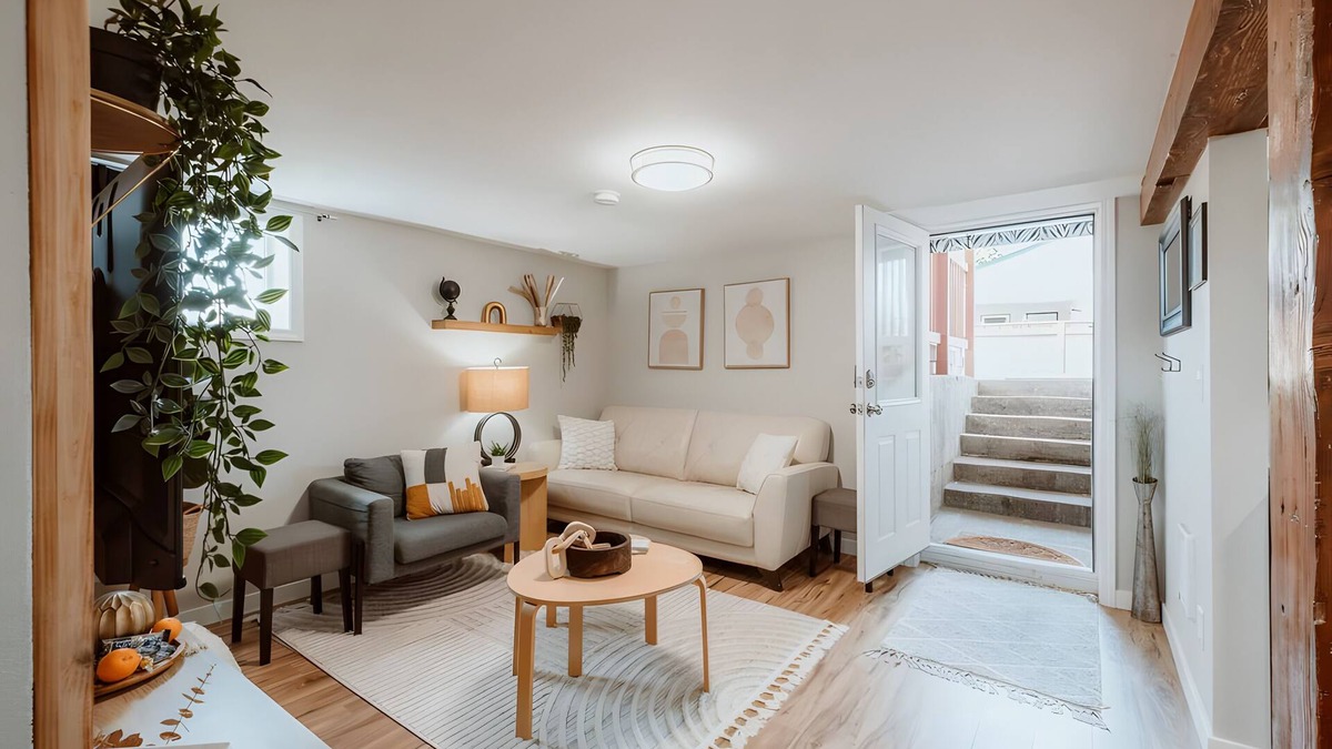 Corvallis House | Southtown Stylin: Modern, Chic, Central Location!