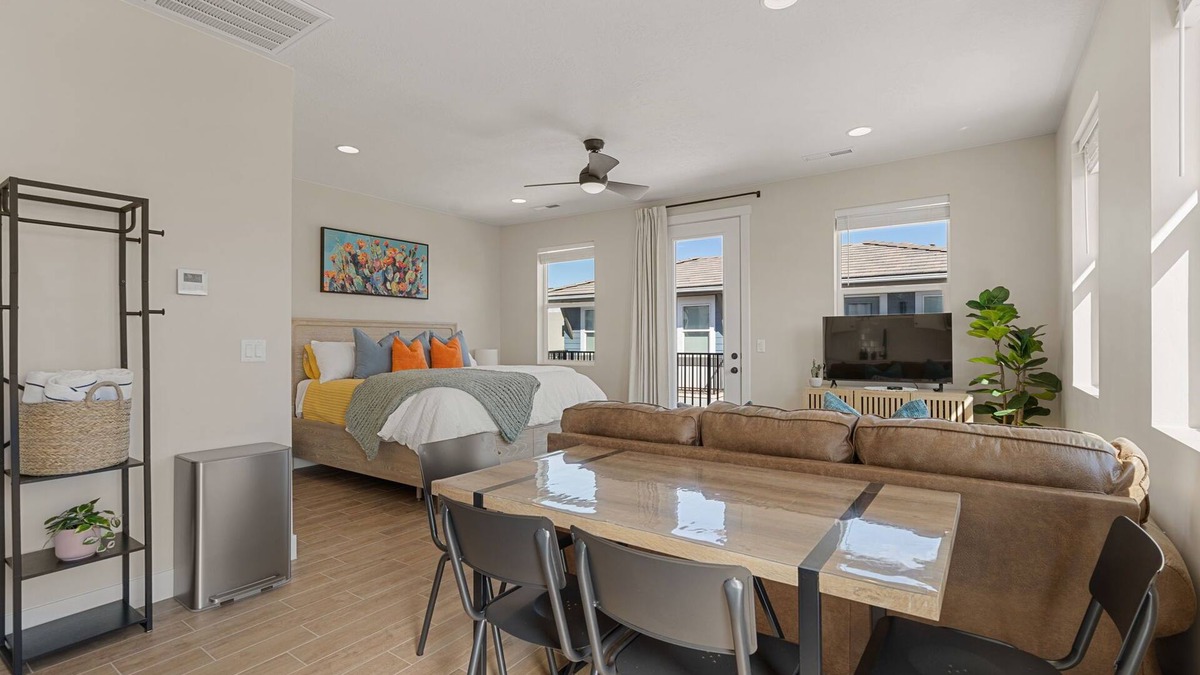 St. George House | Southwest Casita: Desert Color Lagoon + Beaches