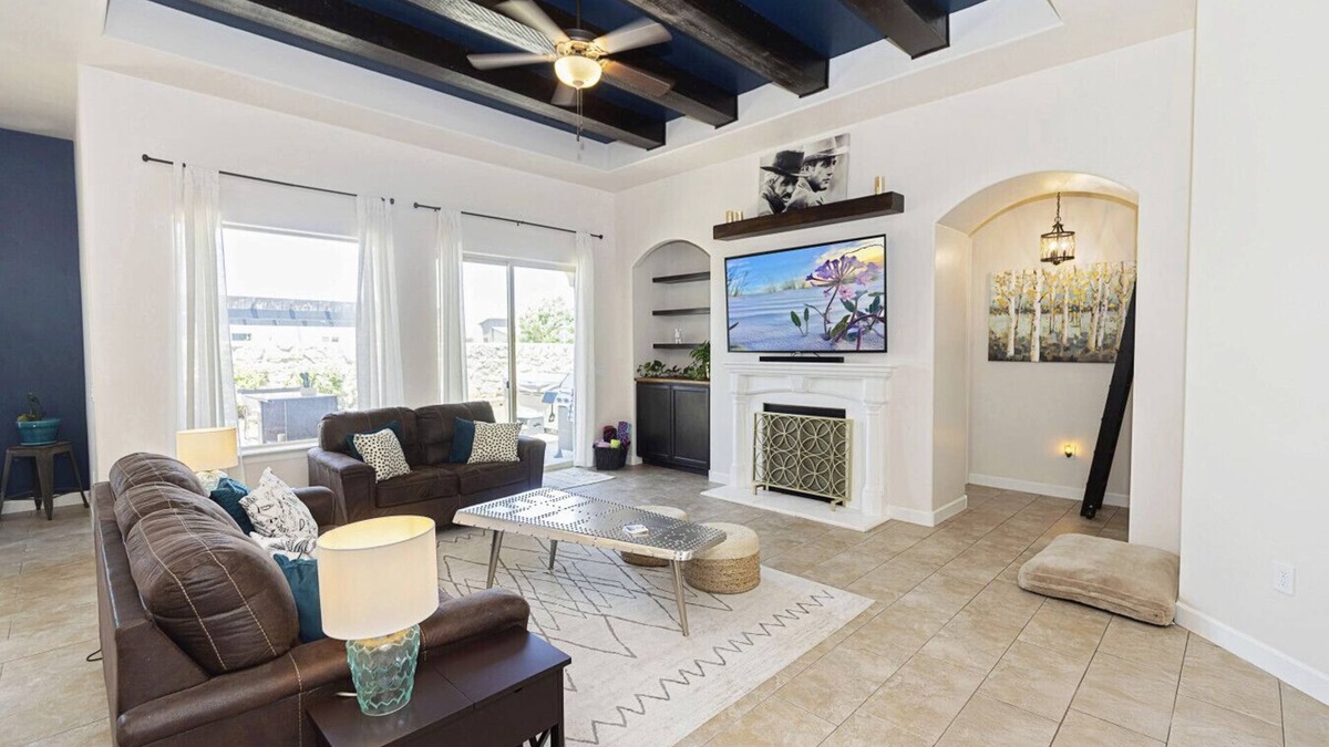 Las Cruces House | Southwest Luxe Golf Retreat + EV, Theater, Hot Tub