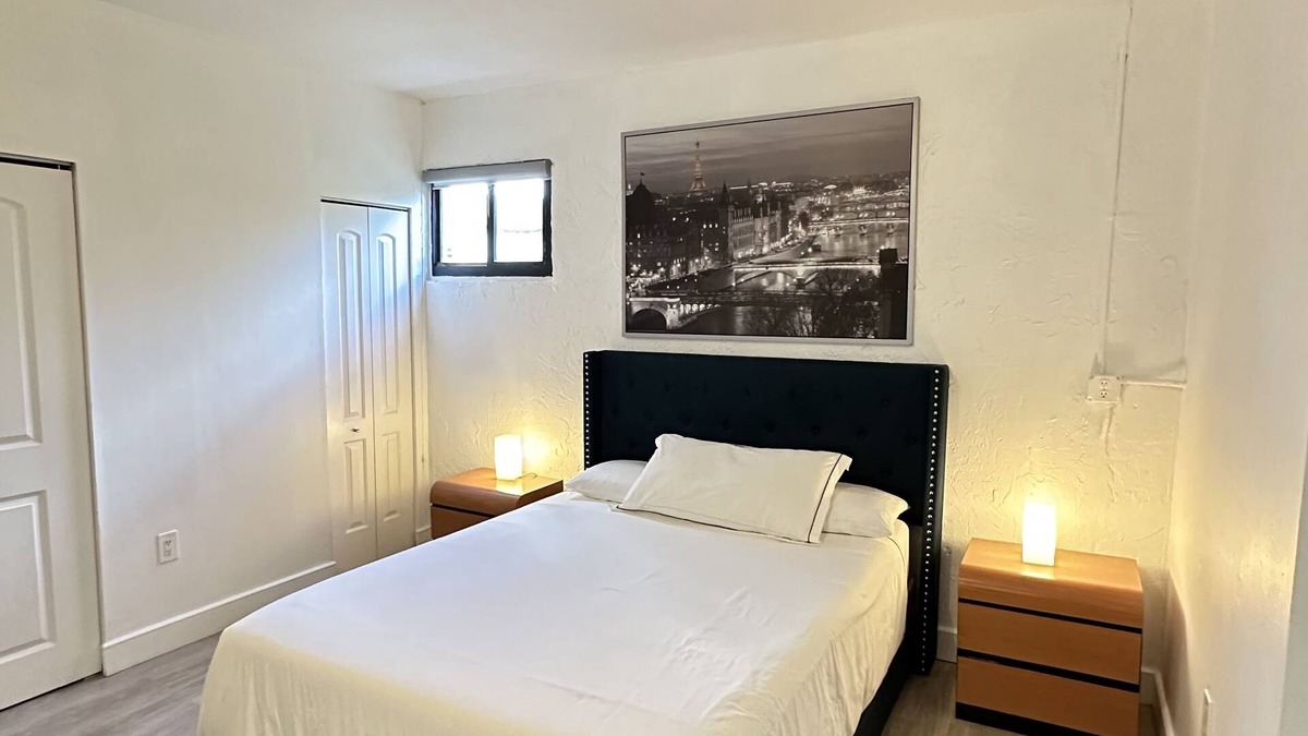 Ludlam Apartment | SouthWest Private Cozy Studio