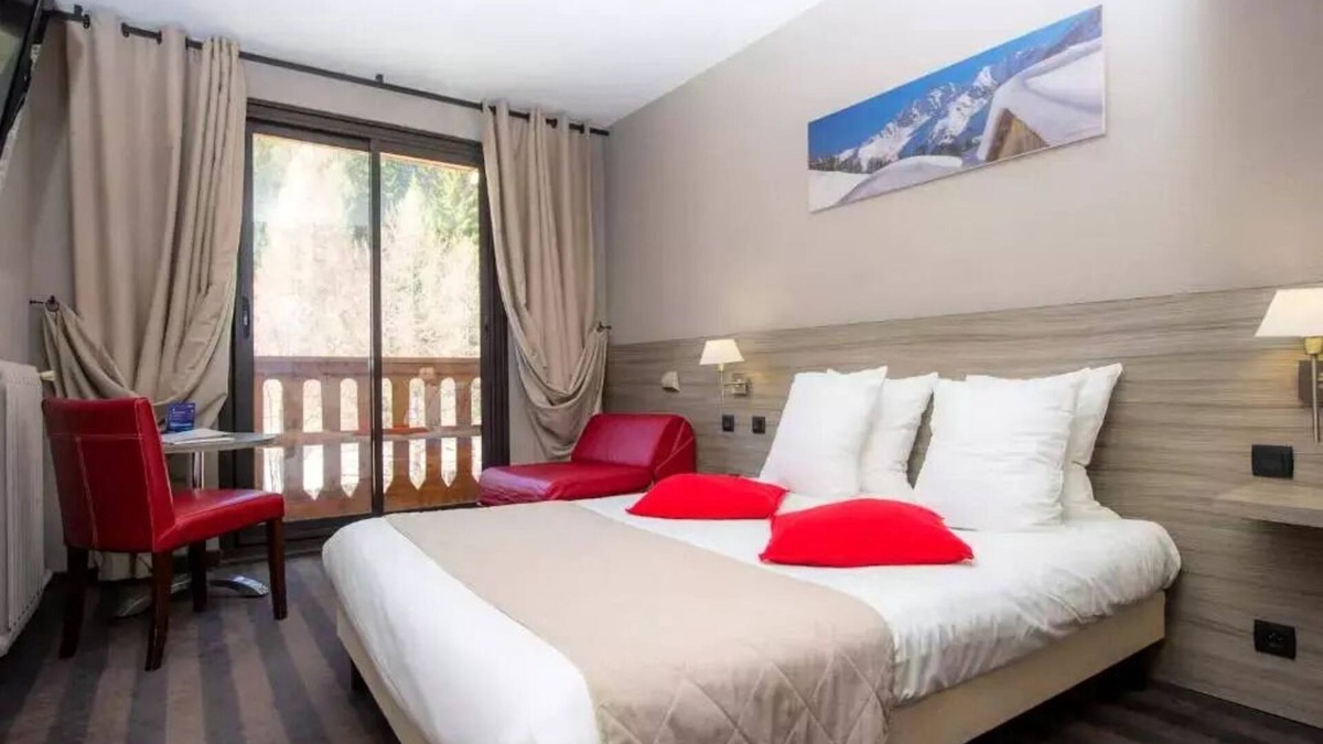 Pra Loup Apartment | SOWELL Family The Shepherds* - Superior Double Armchair Bed Room