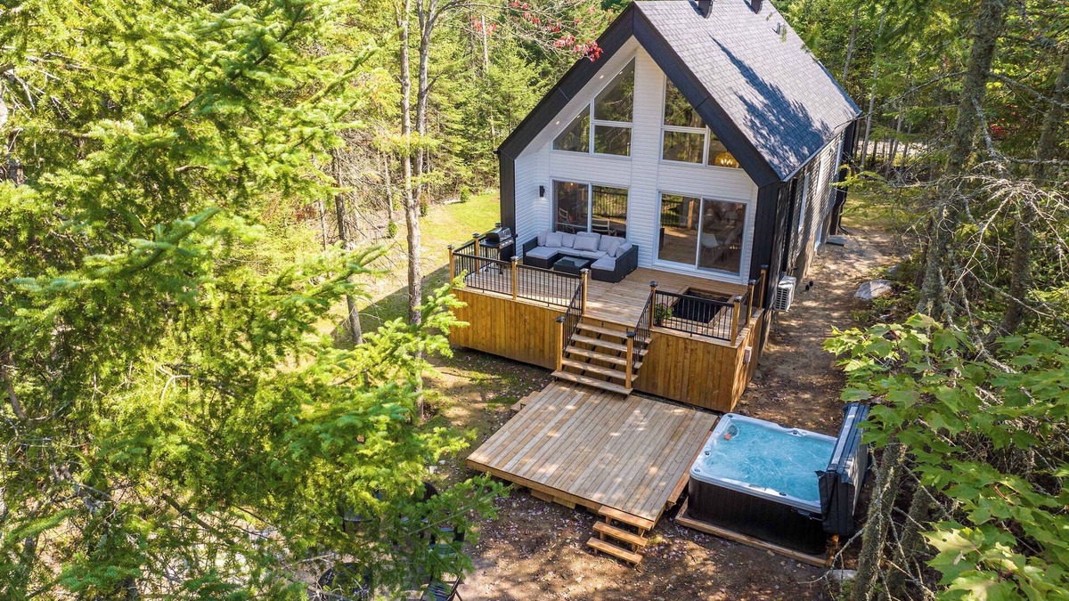 Lantier Ski Chalet | Spa - Lake - Game Room | LAUM