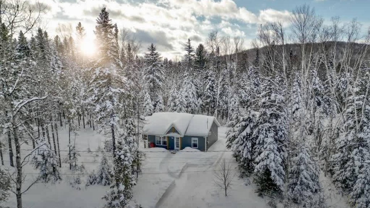 Notre-Dame-de-la-Merci Ski Chalet | SPA, Access to Ouareau Forest - Chalet La Chouette