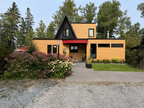 Pohenegamook Ski Chalet | Spa and Lake - Chalet Joy-o