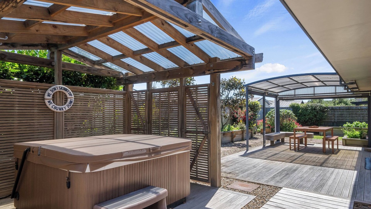 Waikanae House | Spa and Sands - Waikanae Beach Holiday Home