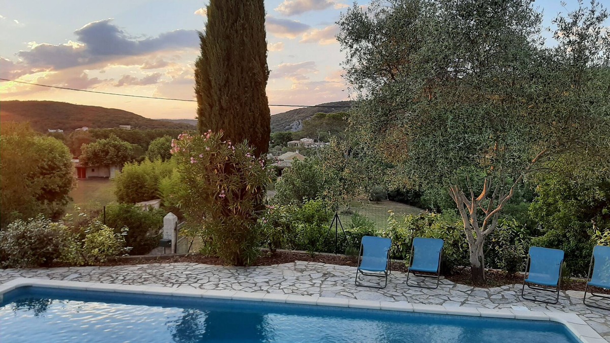 Saint-Andre-de-Roquepertuis House | Spacious, peaceful Roses gîte in the Cèze valley, close to the Ardèche, ideal for families.