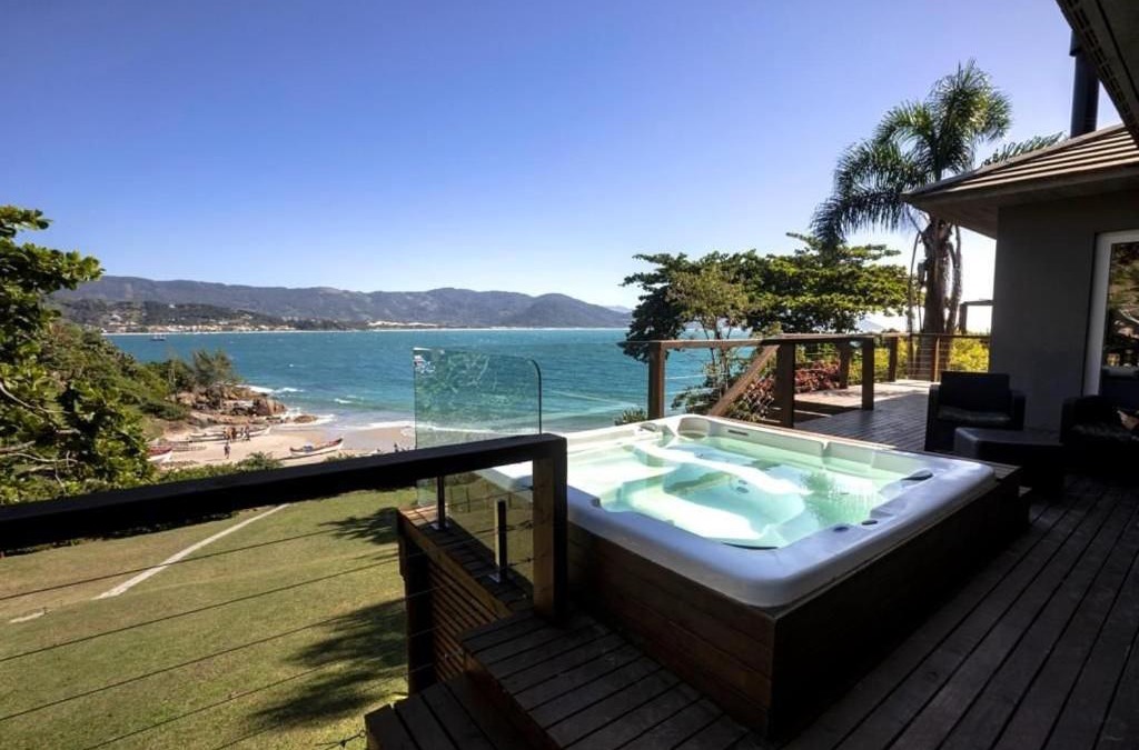 Garopaba House | Spa Jacuzzi, Lareira, Beira mar, 4 Suítes