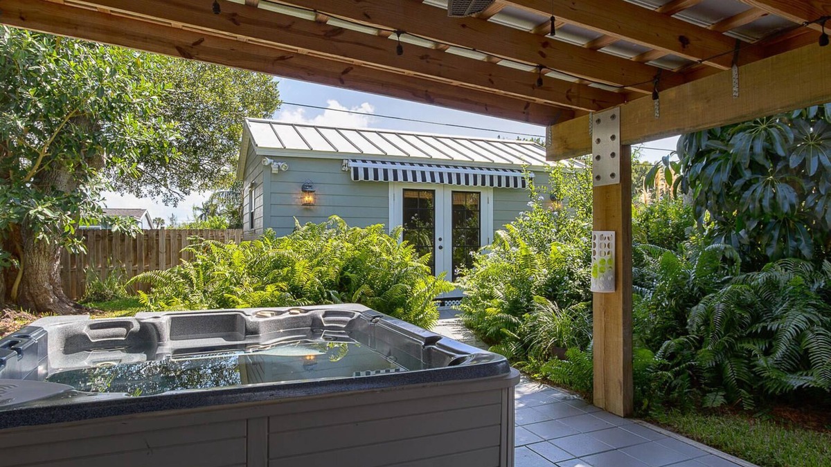 Rock Ridge House | Spa Like Family Retreat w/art studio, hot tub, and fenced backyard!