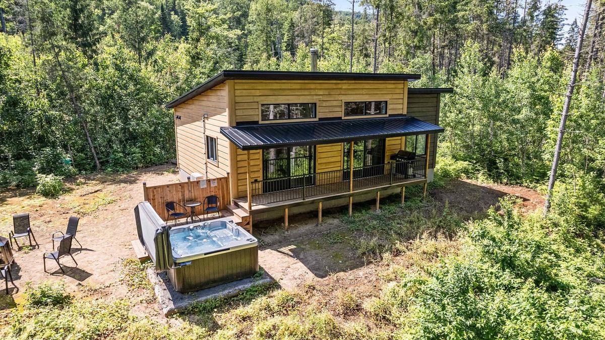 Mauricie Ski Chalet | Spa, Nature & Riverside Escape - Ecureuil Roux