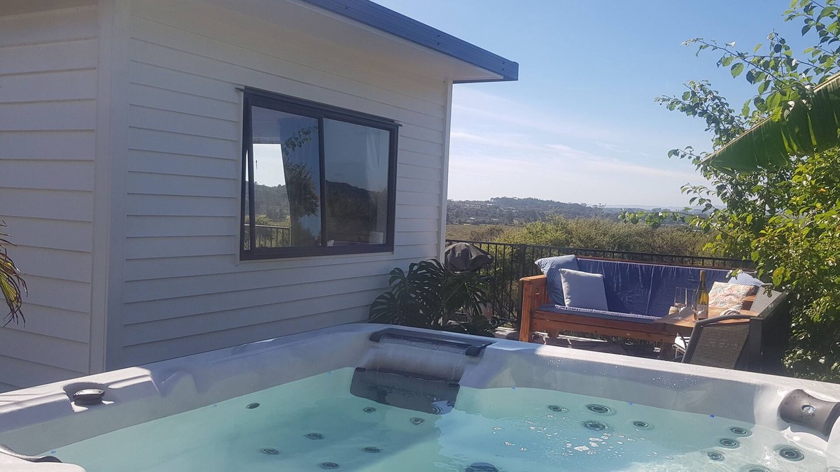Mangawhai Cottage | SPA POOL, PEACEFUL, PRIVATE SANCTUARY at PLUM TREE COTTAGE