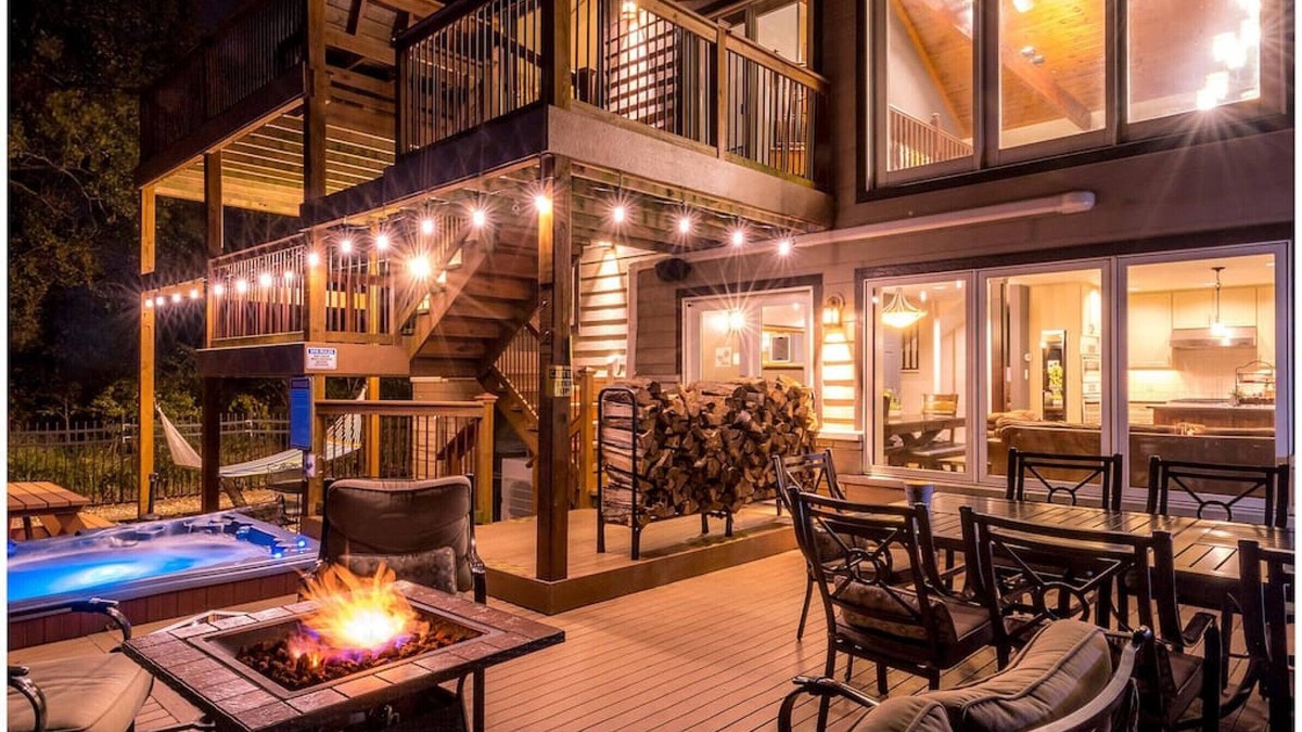 Miller Beach House | Spa-quality amenities, dog friendly, close to trails, IN Dunes Nat’l Park