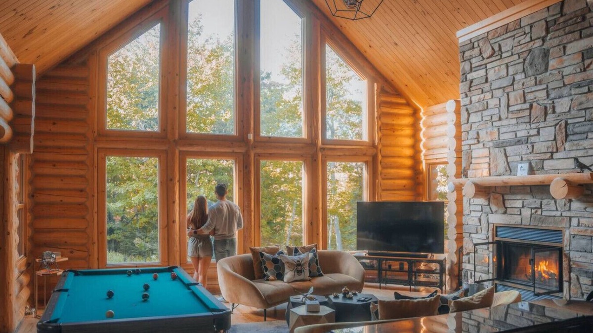 Fiddler Lake Resort Ski Chalet | SPA/Sauna/Exterior Pool/Lake/Bee