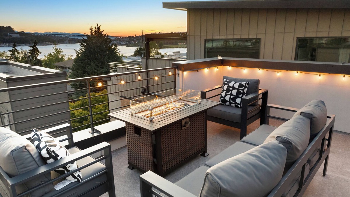 Eastlake House | Space Needle, Water, Mountain and City Views