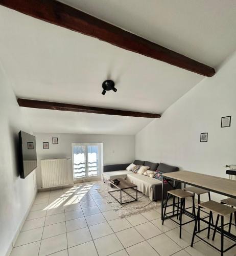 Bron Apartment | Spacieux & Charmant 2 chambres - Lyon Bron Eurexpo