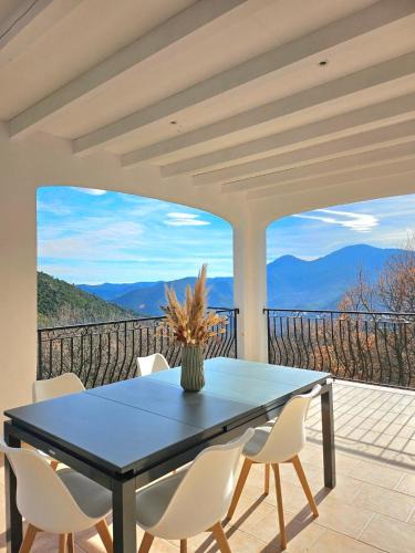Santo-Pietro-di-Venaco Apartment | Spacieux haut de villa 3 chambres Venaco
