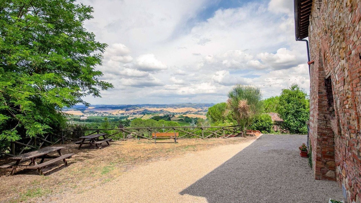 Varna Other | Spacious Tuscany Retreat