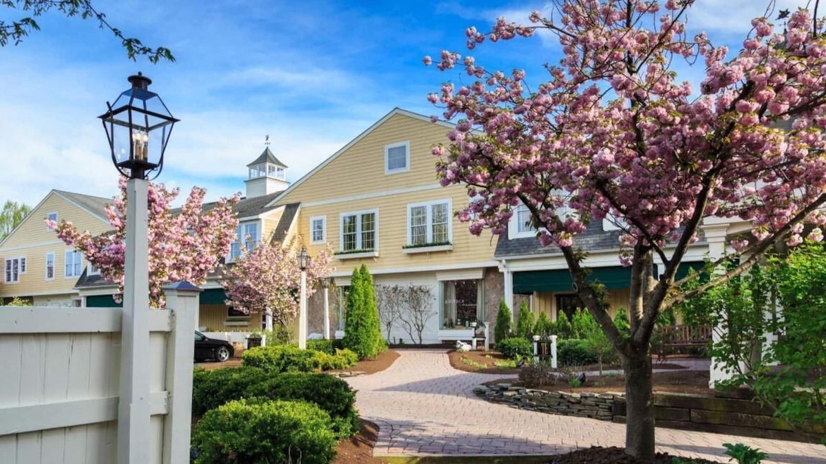 Leacock-Leola-Bareville Hotel | Spacious Charming Historic Hotel From 1800s - Antique Furnishings - Whirlpool