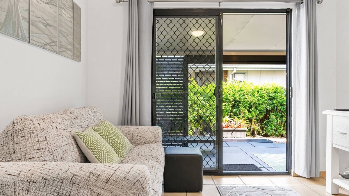 Wooloowin Apartment | Spacious 1-Bed Unit with Outdoor Patio Dining