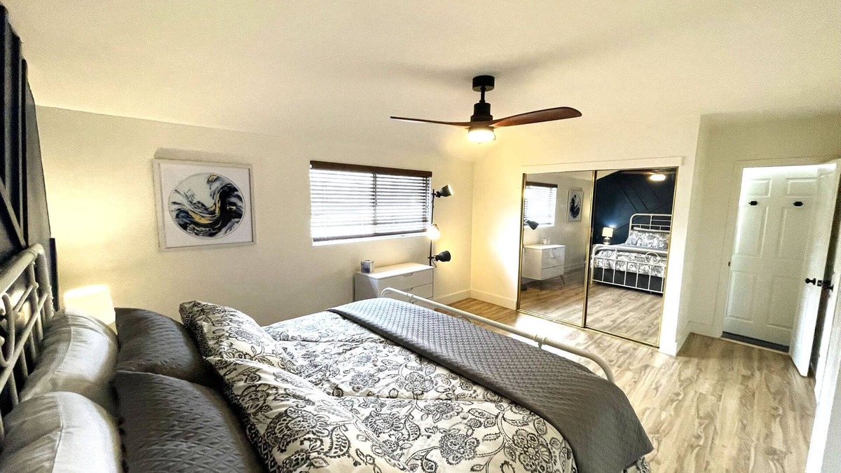 Yorktown House | Spacious 1 bedroom less than 1 mile to Beach & DT