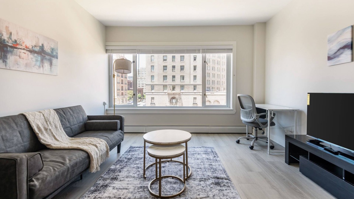 Nob Hill Apartment | Spacious 1 bedroom apartment with work desk in San Francisco