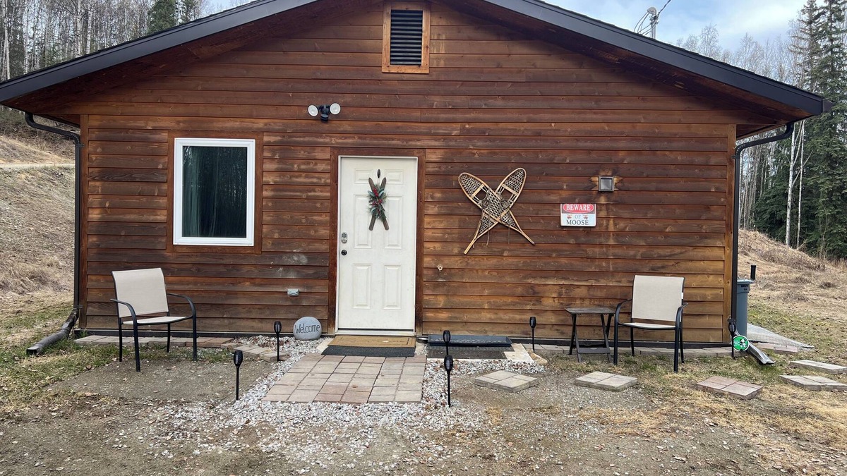 Fairbanks Cabin | Spacious 1-Bedroom Alaskan Cabin in the hills.