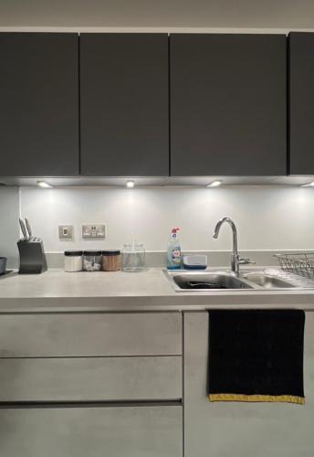 South Hornchurch Apartment | Spacious 1 bedroom apart - lux bright with balcony