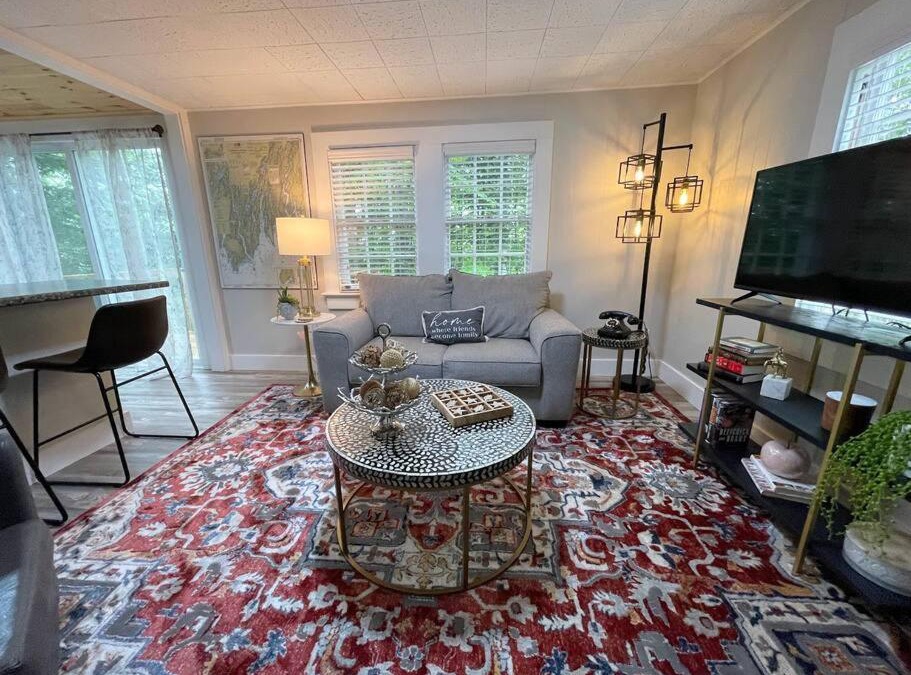 Edgecomb House | Spacious 1 Bedroom Cottage Close to Everything 3