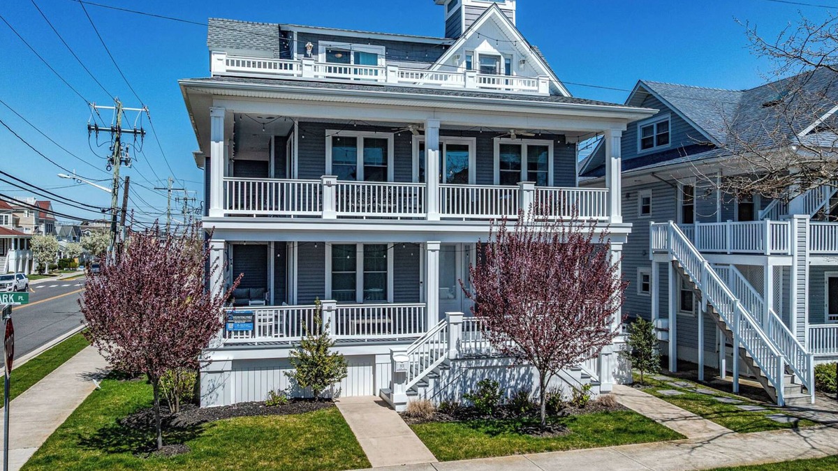 North End House | Spacious 11 Bedroom Dual Unit-6 minute walk to Ocean City's Beach!