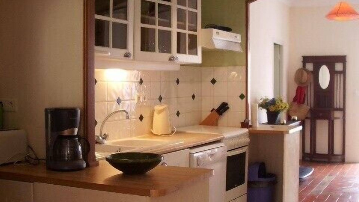 Quarante House | Spacious 18th century village house + courtyard with pool, plus games room