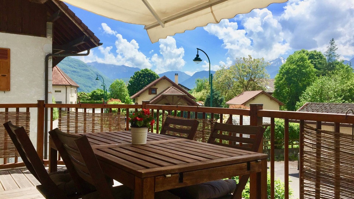 Chaparon Apartment | Spacious 1st floor apartment on Lake Annecy