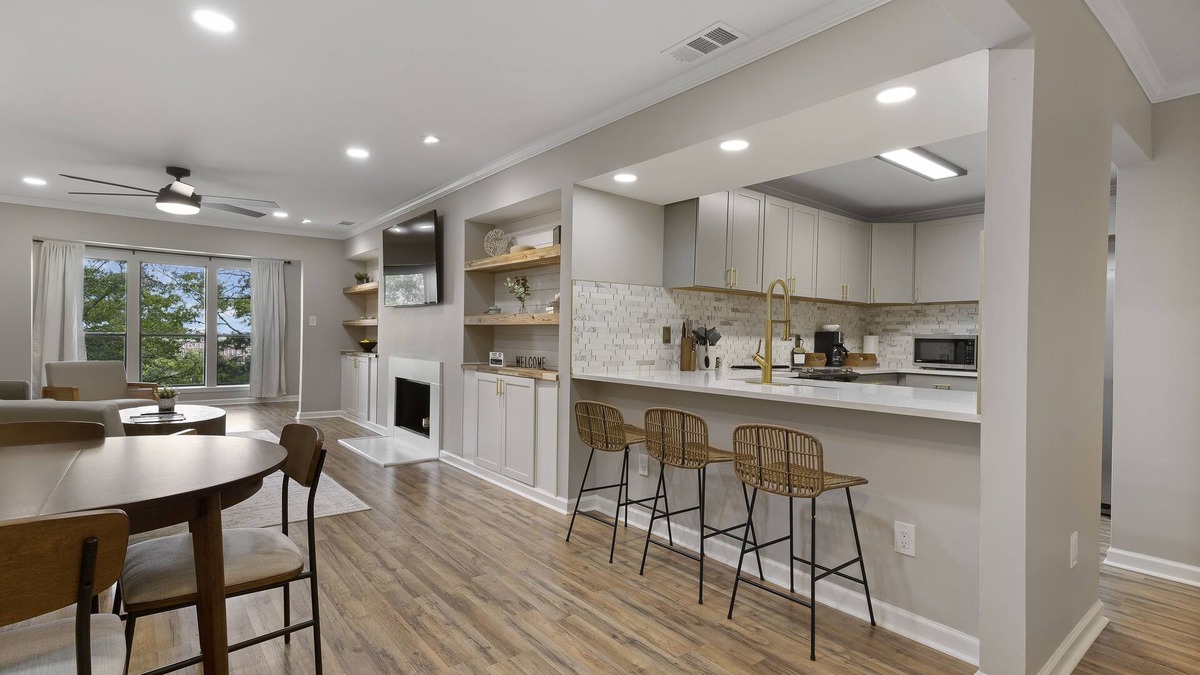 Five Points South Condo | Spacious 2/2 Condo w/pool near the UAB ,Mt Brook ,The Vulcan & 280